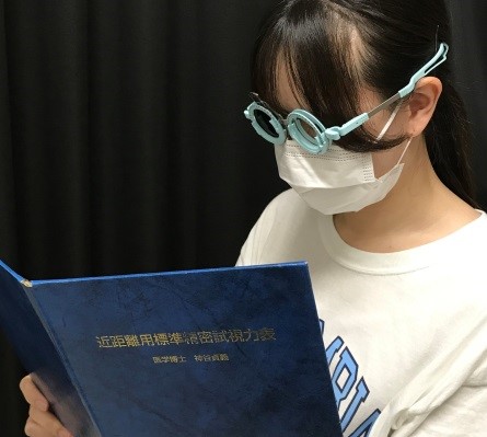 写真：視力検査